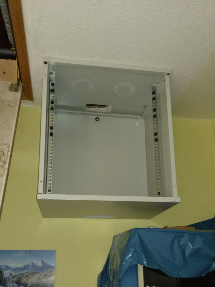 Montage Netzwerkschrank